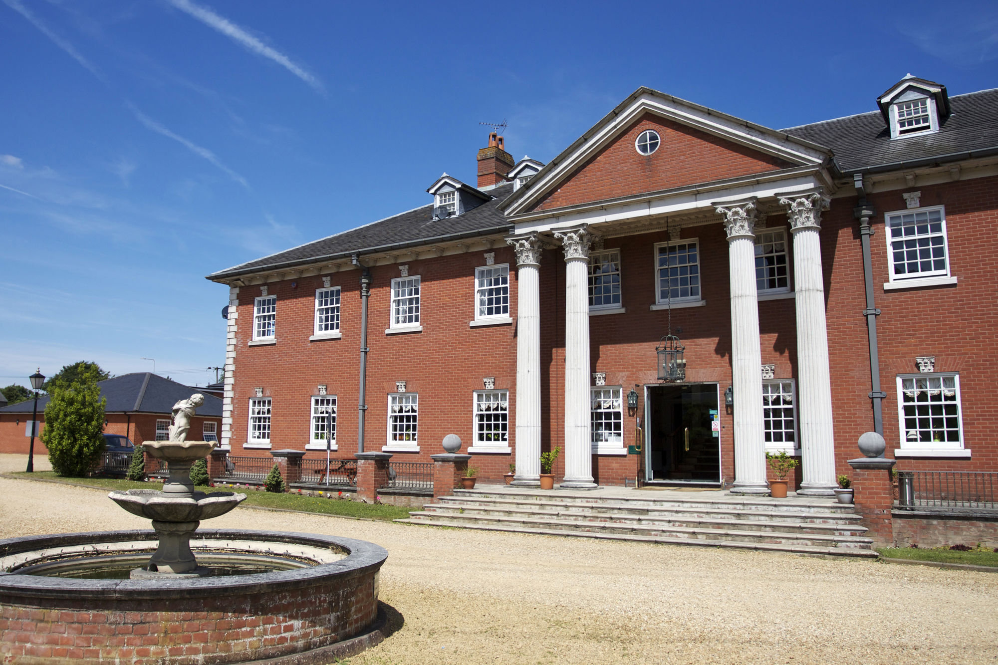 Elme Halll Hotel