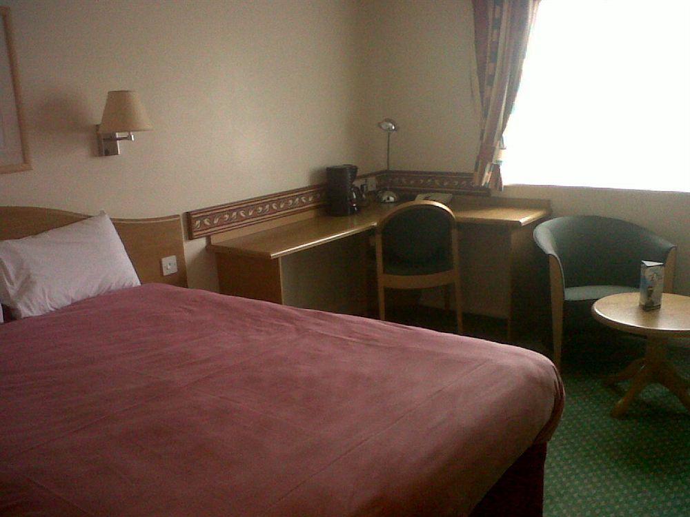 Days Inn by Wyndham Michaelwood M5