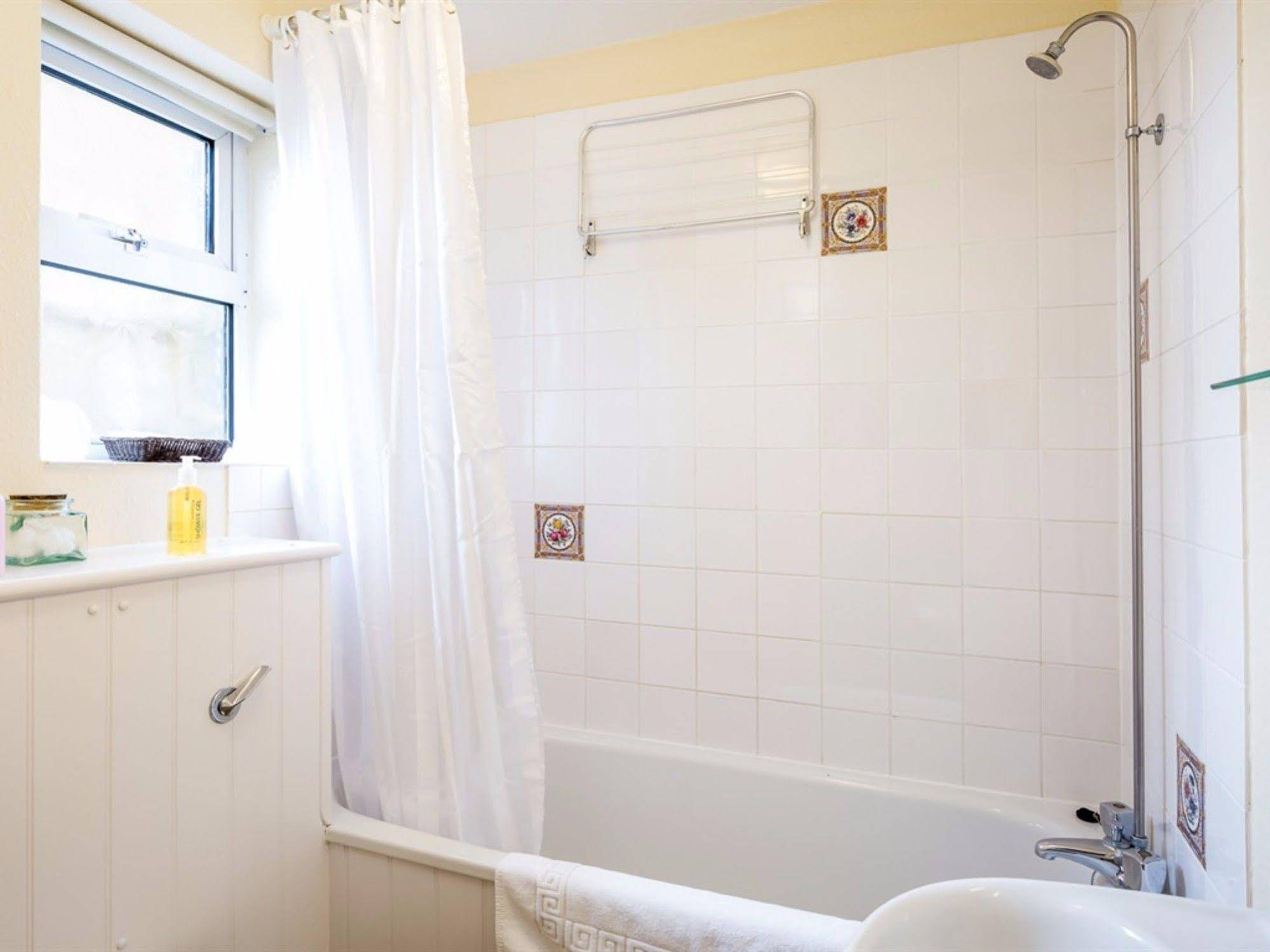 Broadlands Guest House