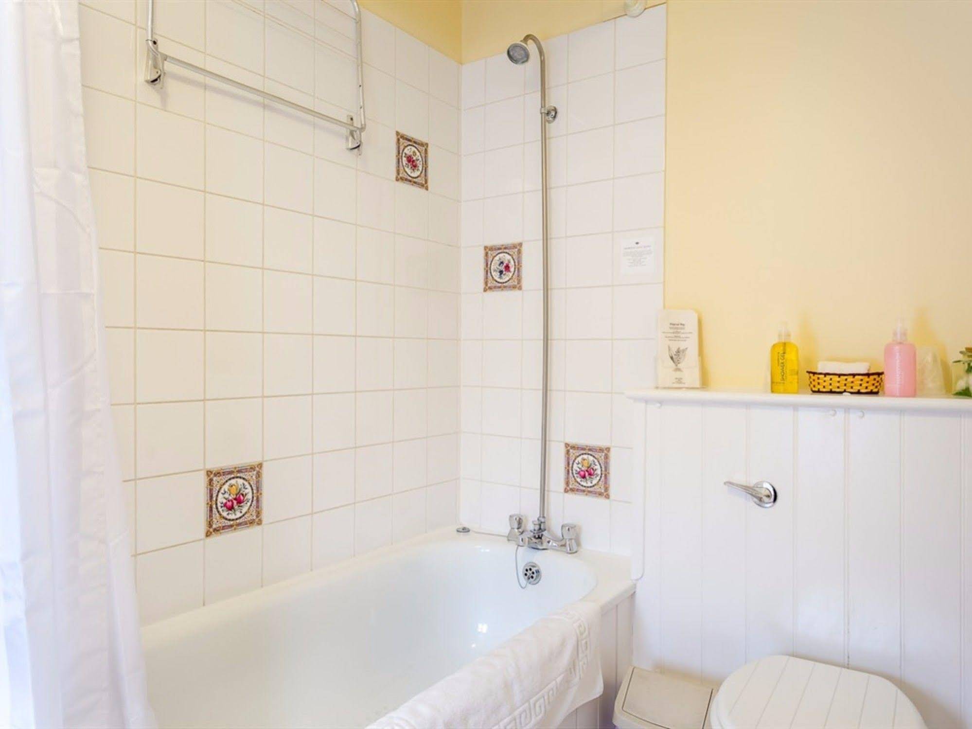 Broadlands Guest House