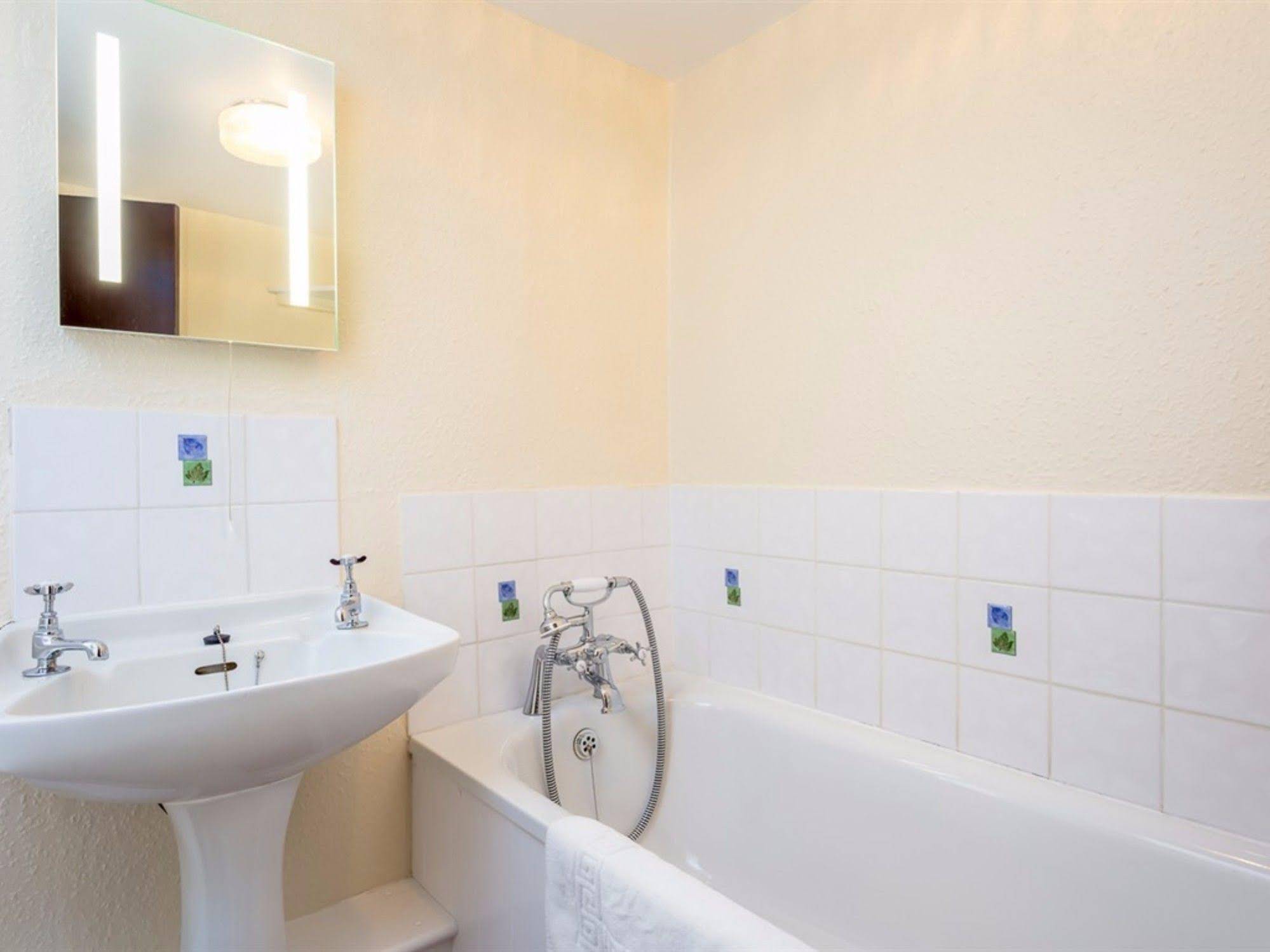 Broadlands Guest House