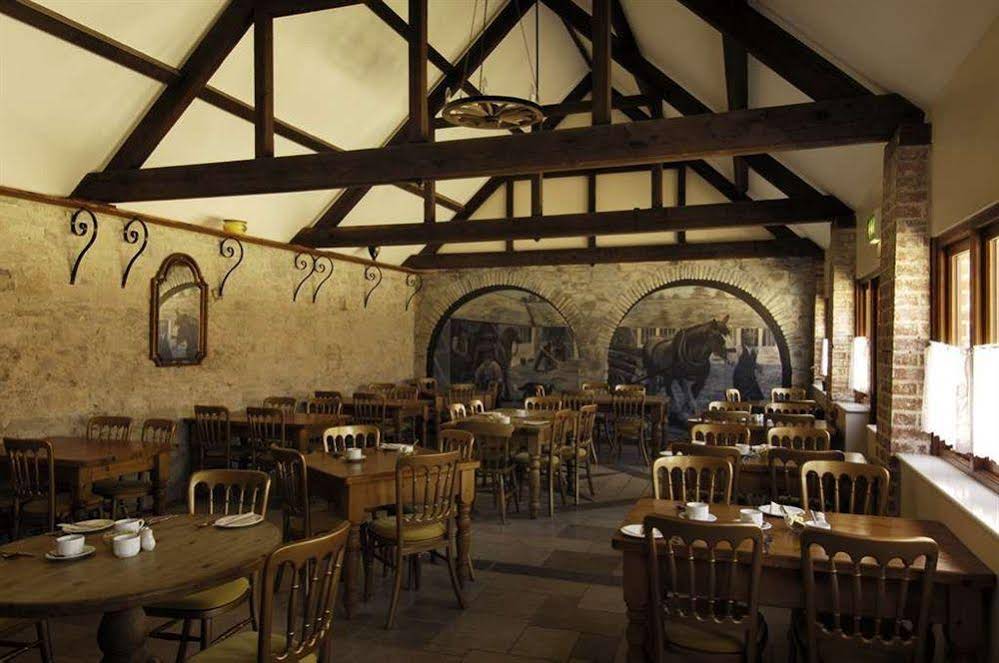 Kingston Country Courtyard