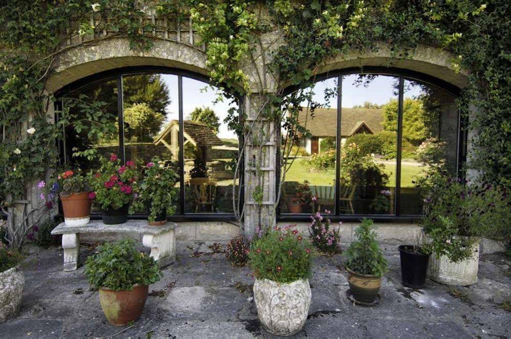 Kingston Country Courtyard