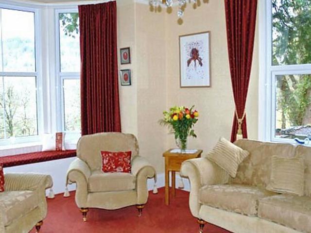 Tan Dinas Country House