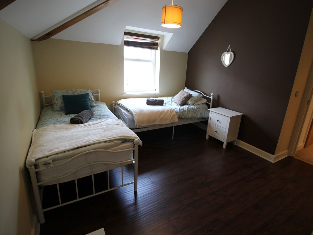 Ashgrove Court Penthouse's by Cardiff Holiday Homes