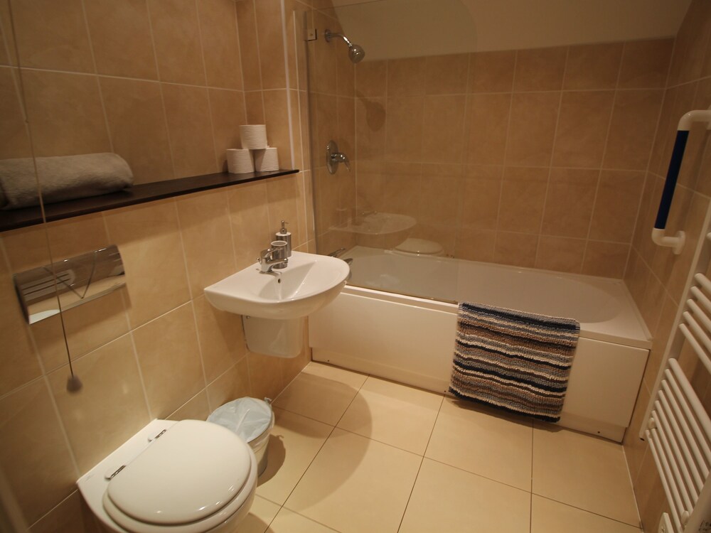 Ashgrove Court Penthouse's by Cardiff Holiday Homes