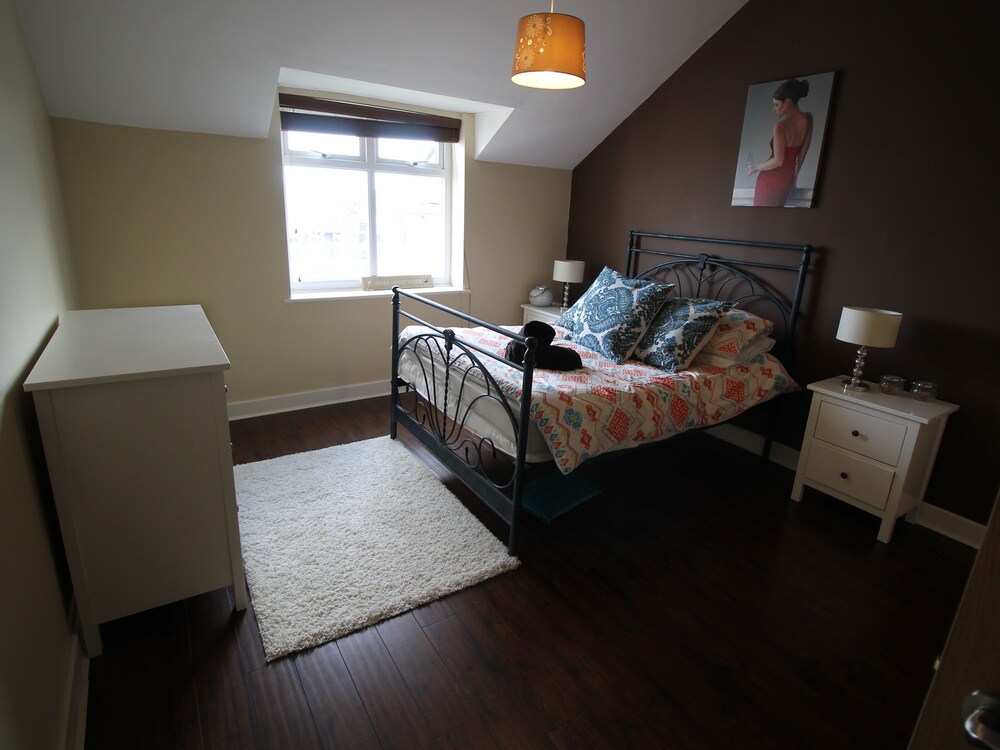 Ashgrove Court Penthouse's by Cardiff Holiday Homes