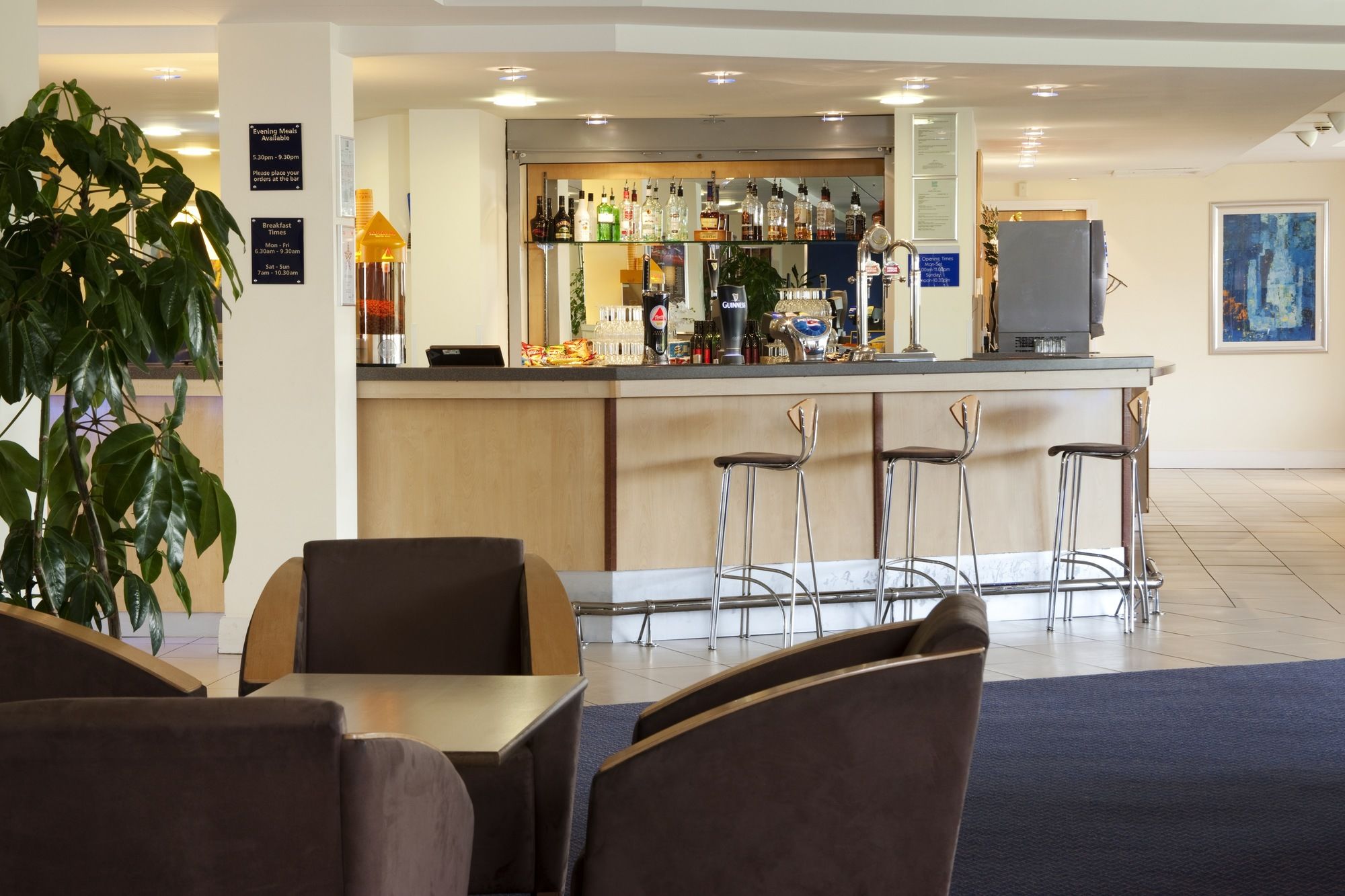 Holiday Inn Express Cardiff Airport