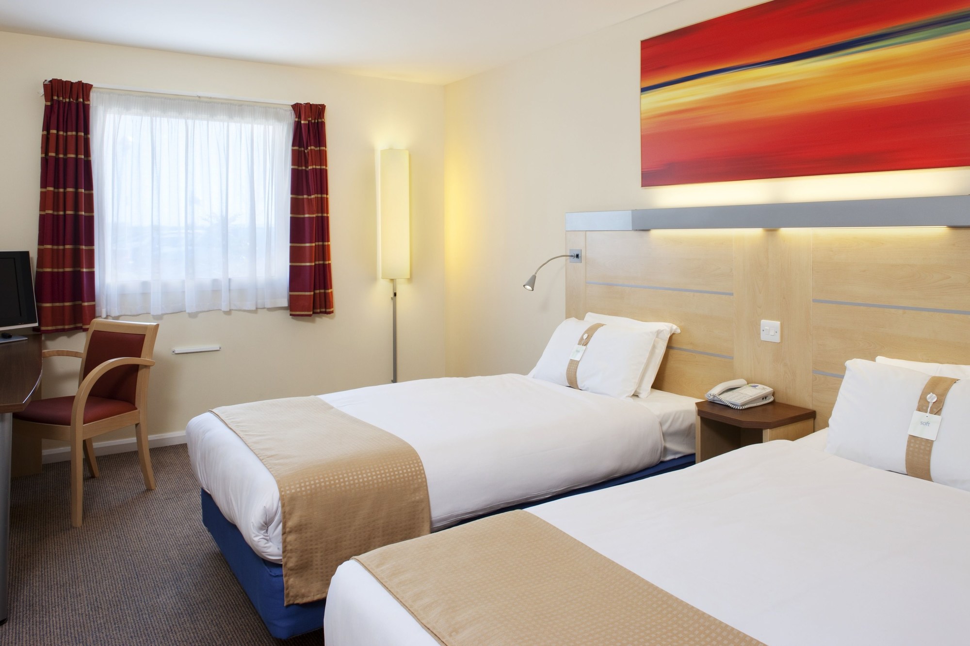 Holiday Inn Express Cardiff Airport