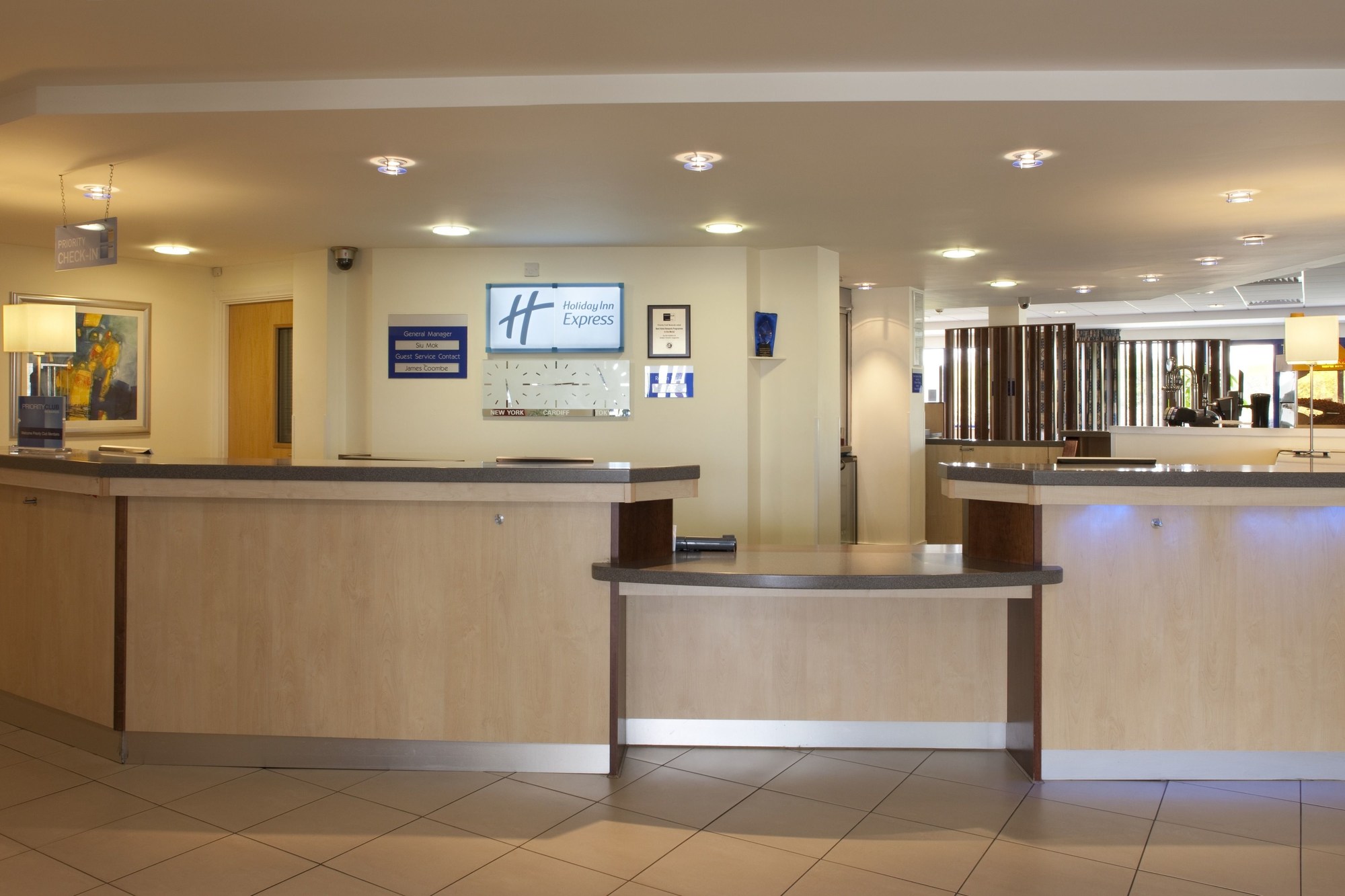 Holiday Inn Express Cardiff Airport
