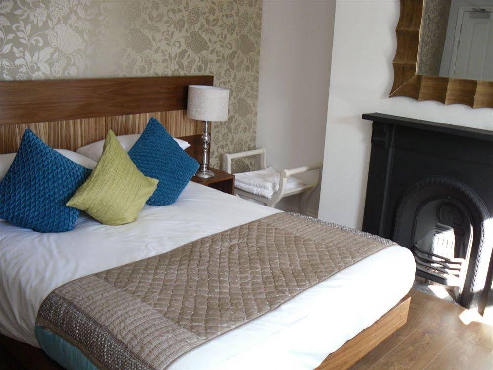 Number One Hundred Bed And Breakfast