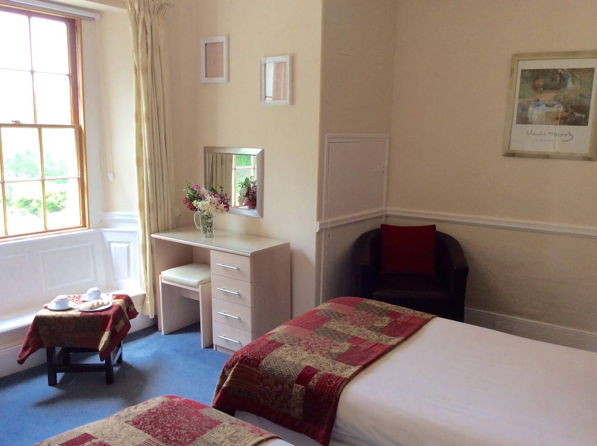 Aberllynfi House