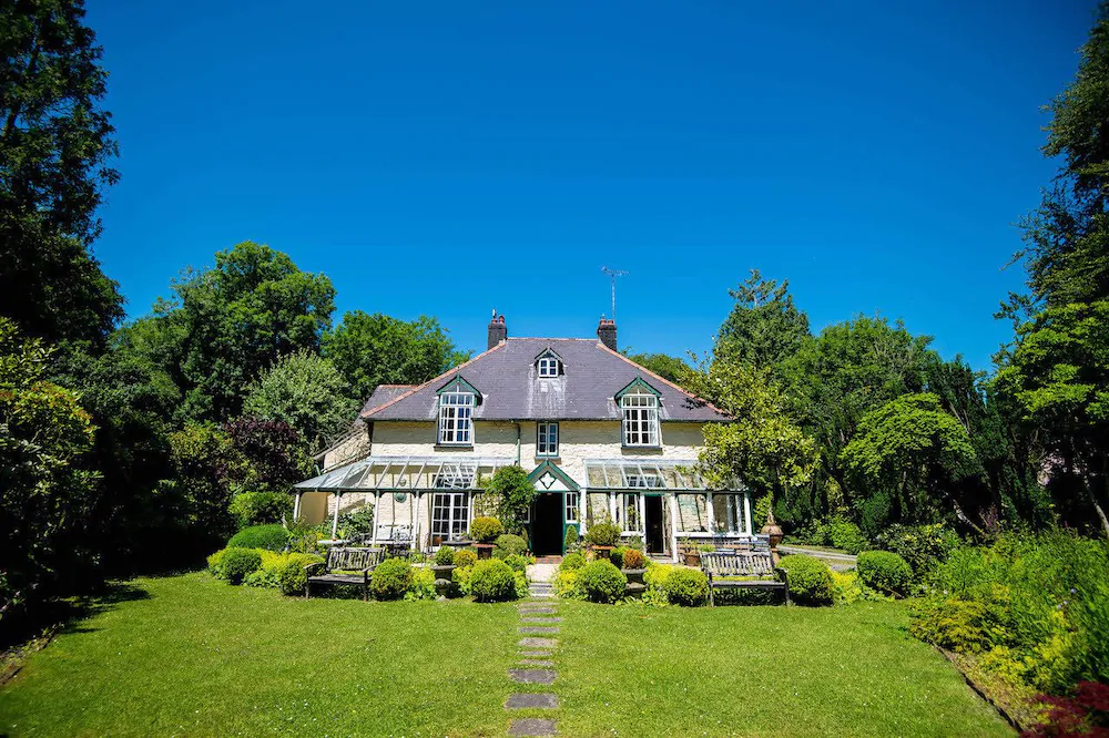 The Cors Country House