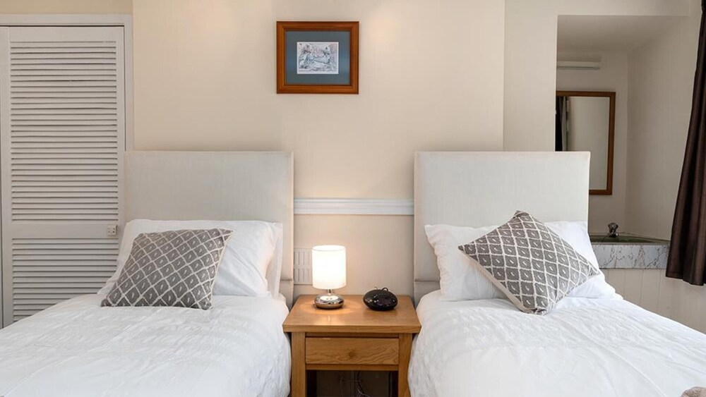 Swn Y Mor Holiday Cottage