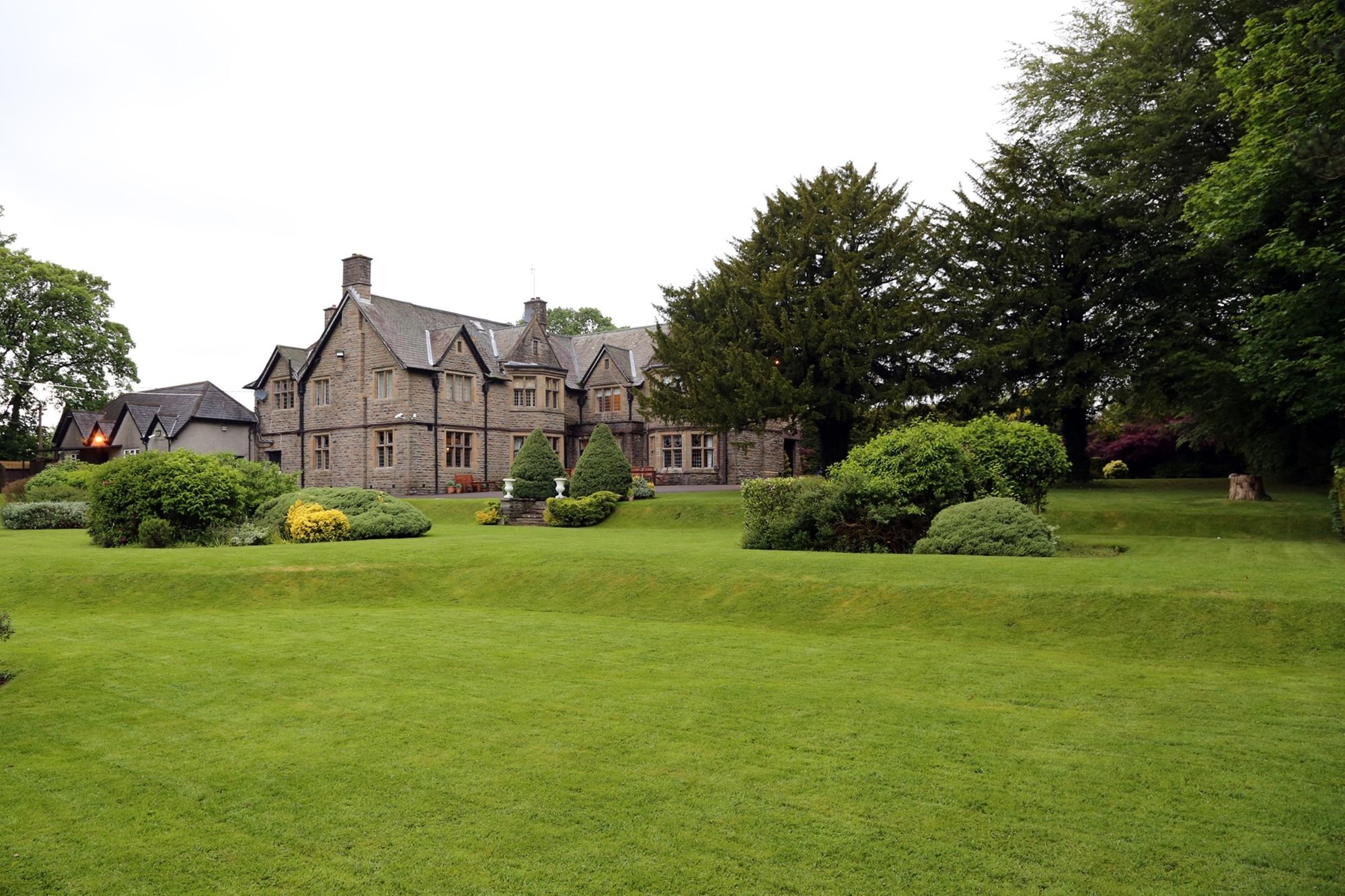Maes Manor Country Hotel