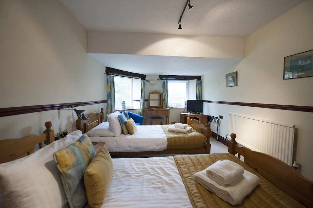 Cwmwennol Country House