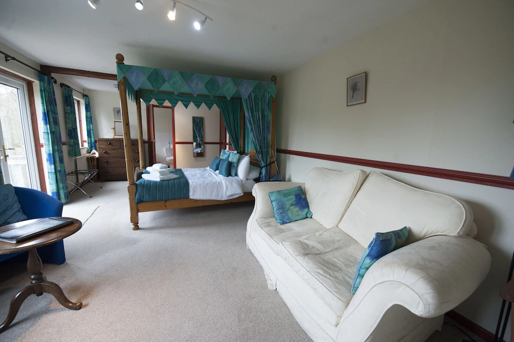 Cwmwennol Country House