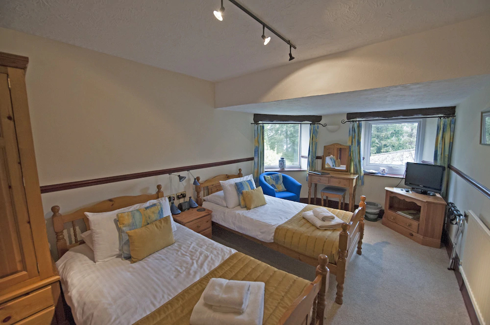 Cwmwennol Country House