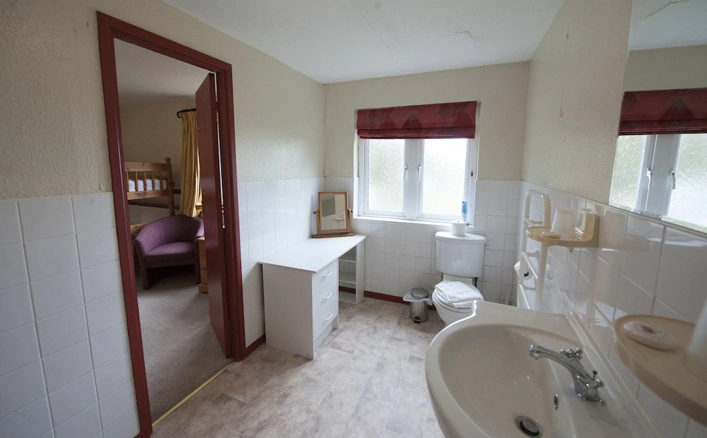 Cwmwennol Country House