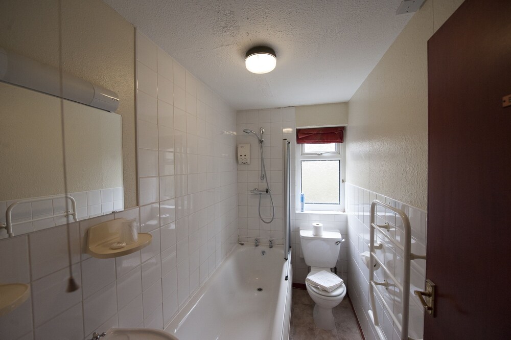 Cwmwennol Country House