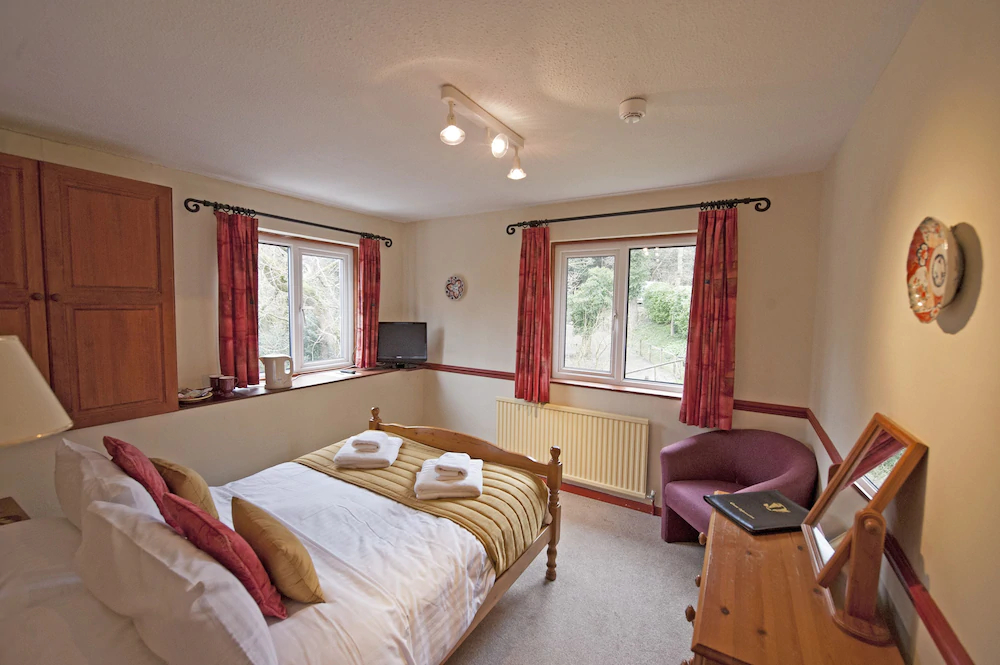 Cwmwennol Country House