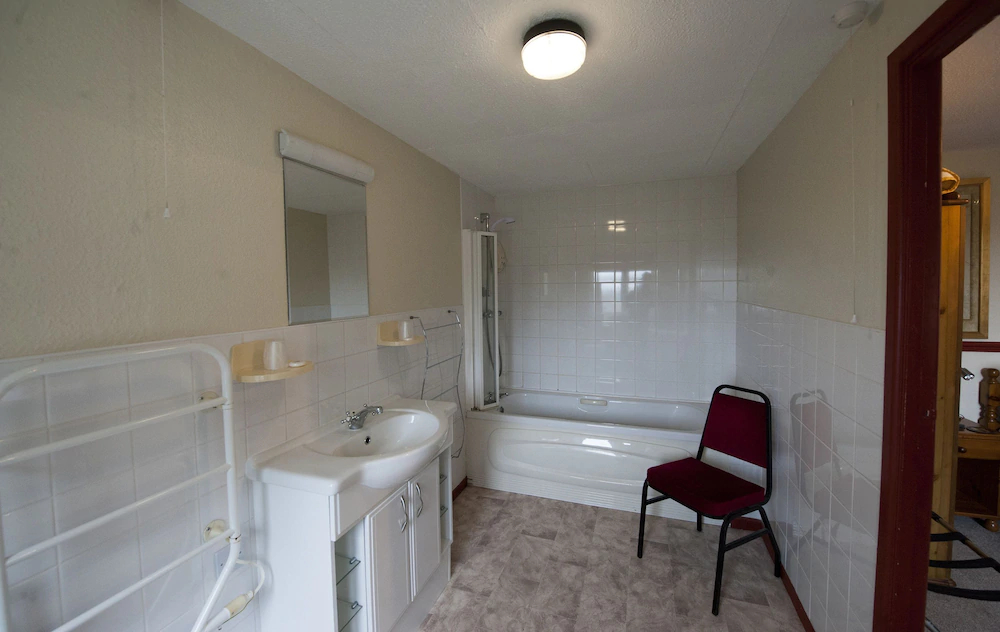 Cwmwennol Country House