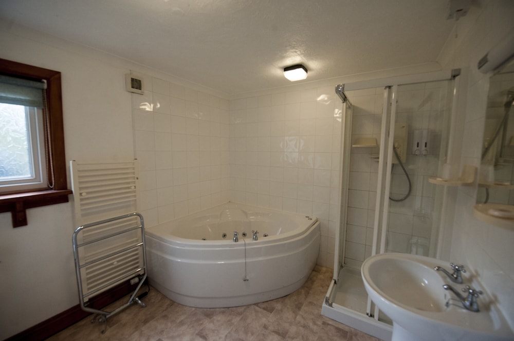 Cwmwennol Country House