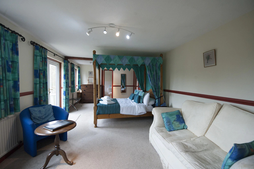 Cwmwennol Country House