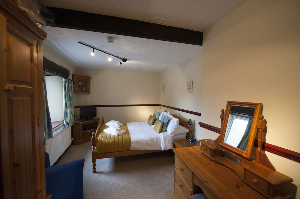 Cwmwennol Country House