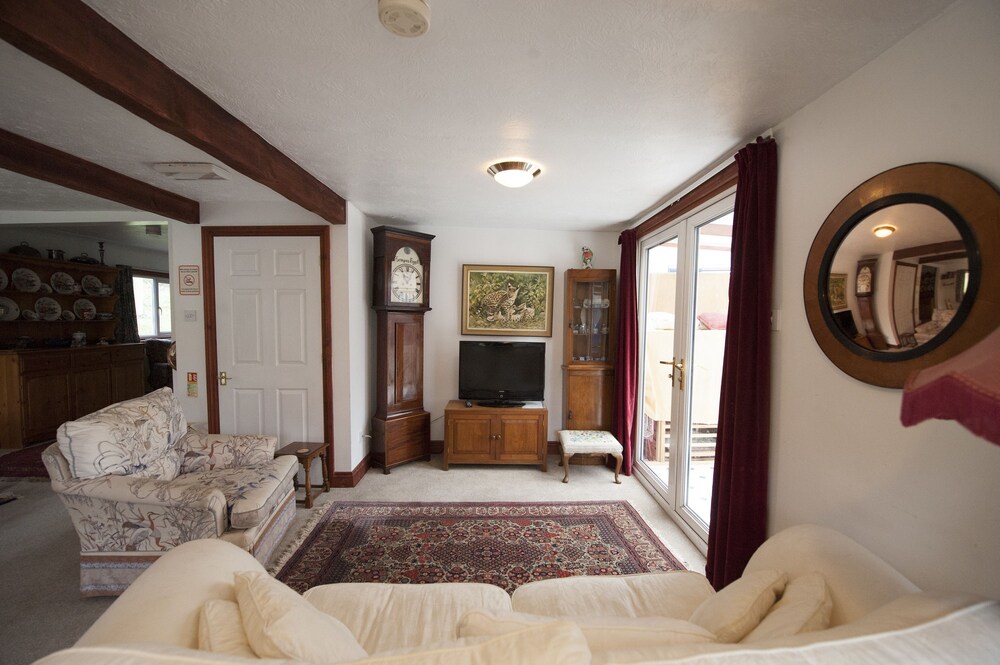 Cwmwennol Country House