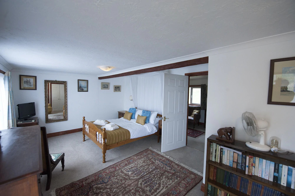 Cwmwennol Country House