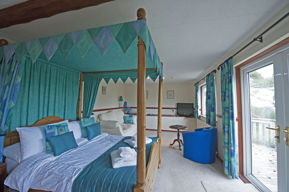 Cwmwennol Country House