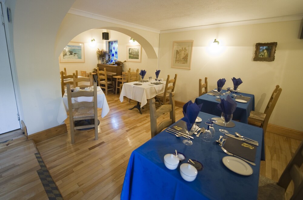 Cwmwennol Country House