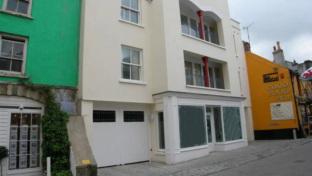 Cobourg House