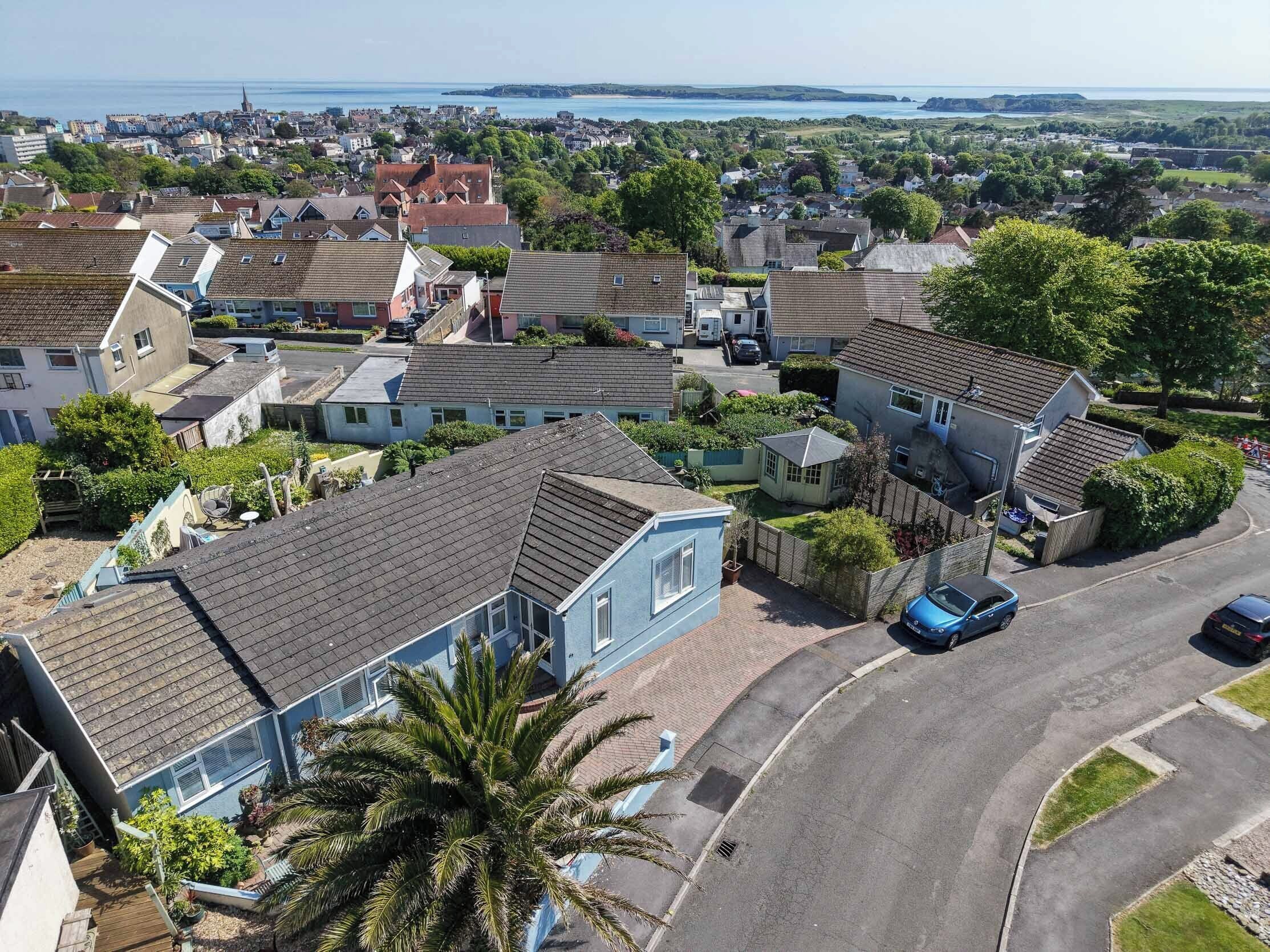 Town Heights Holiday Home  Tenby