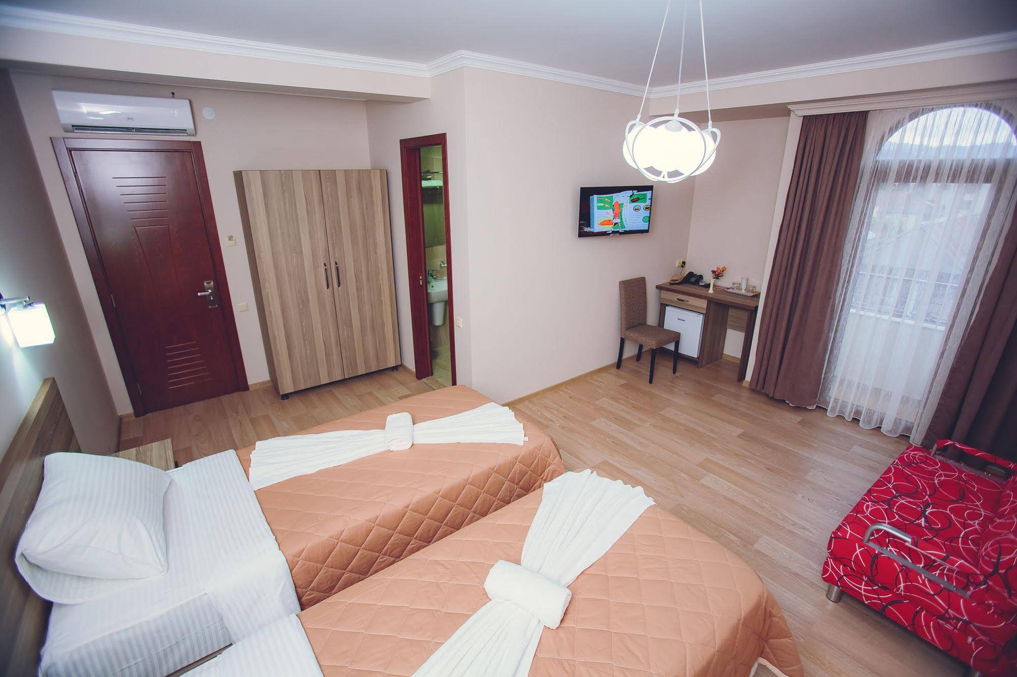 Daisi-Sunset Hotel