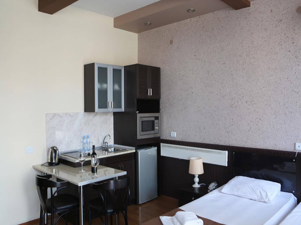 Hotel Mgzavrebi Batumi