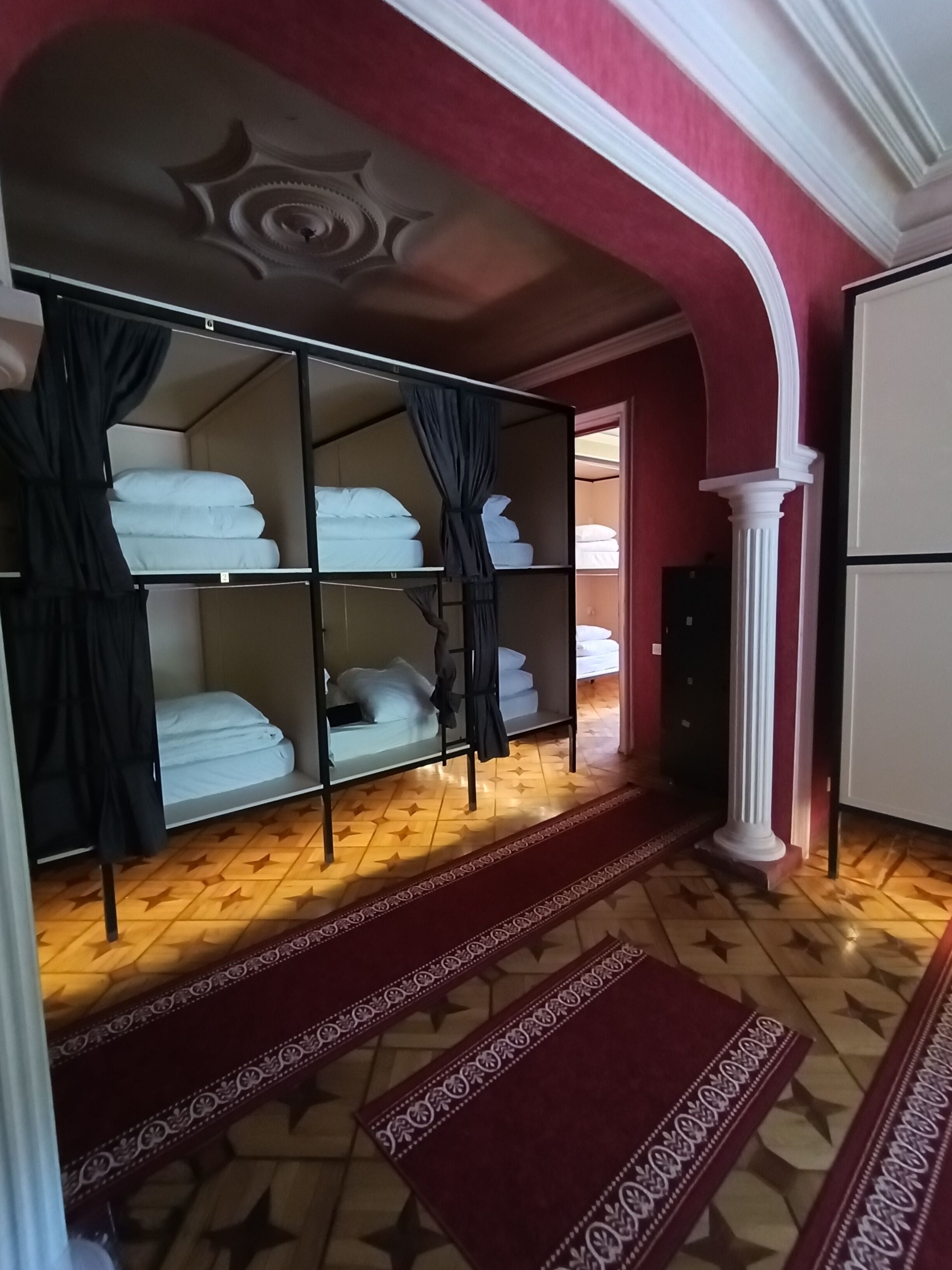 Karvi Hostel & Suites