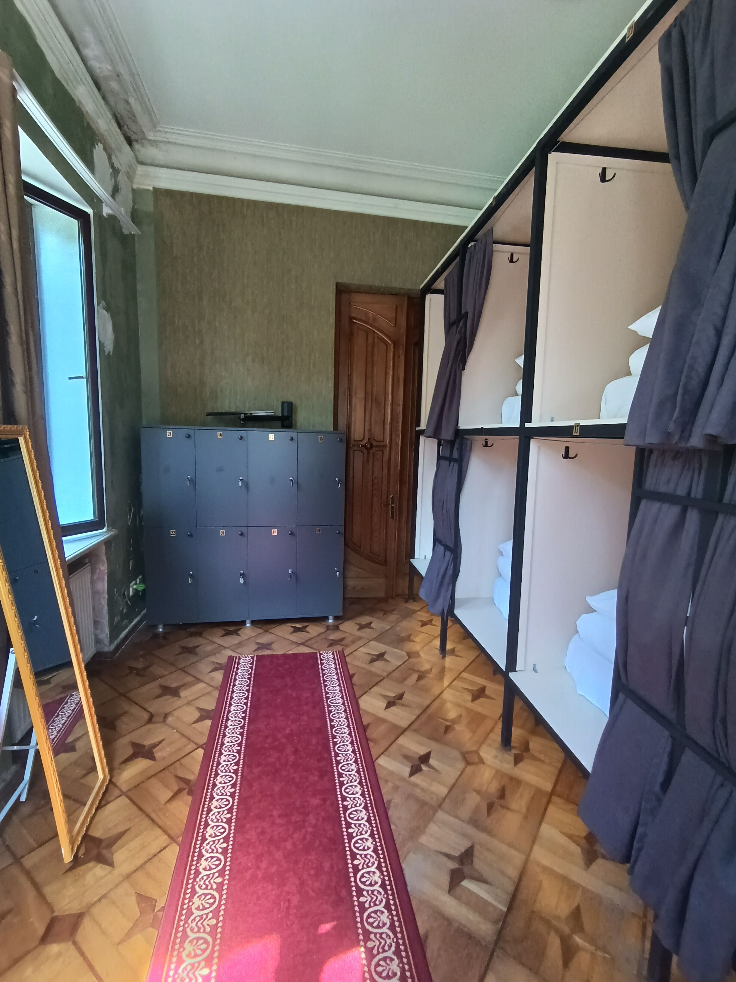 Karvi Hostel & Suites