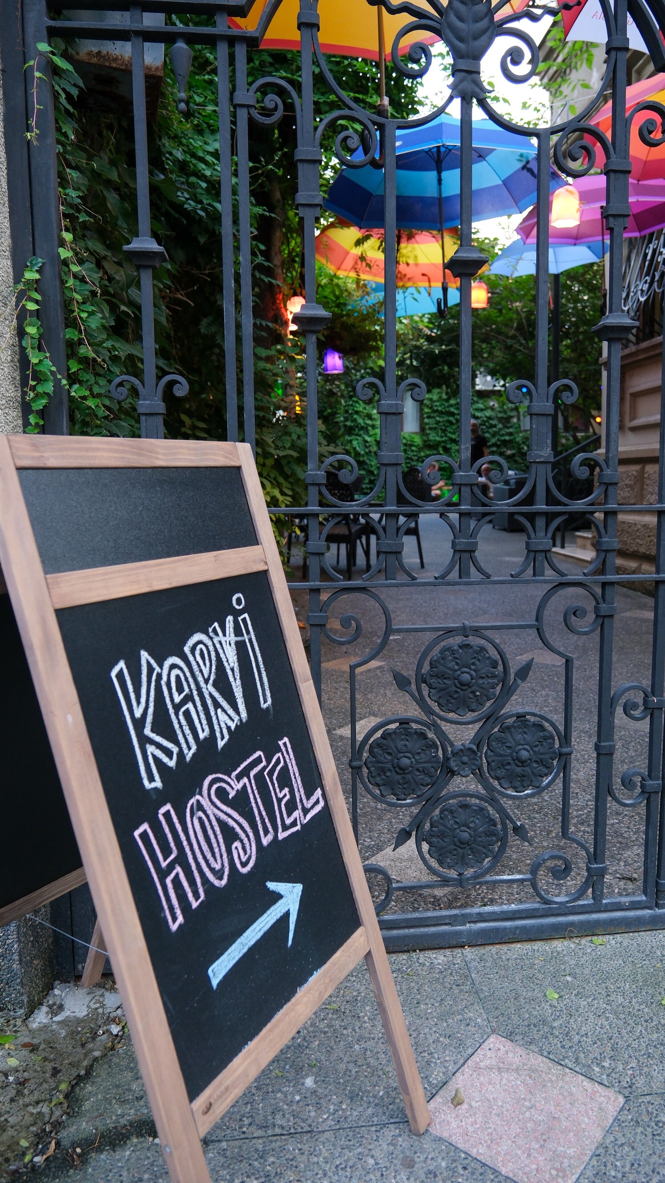 Karvi Hostel & Suites