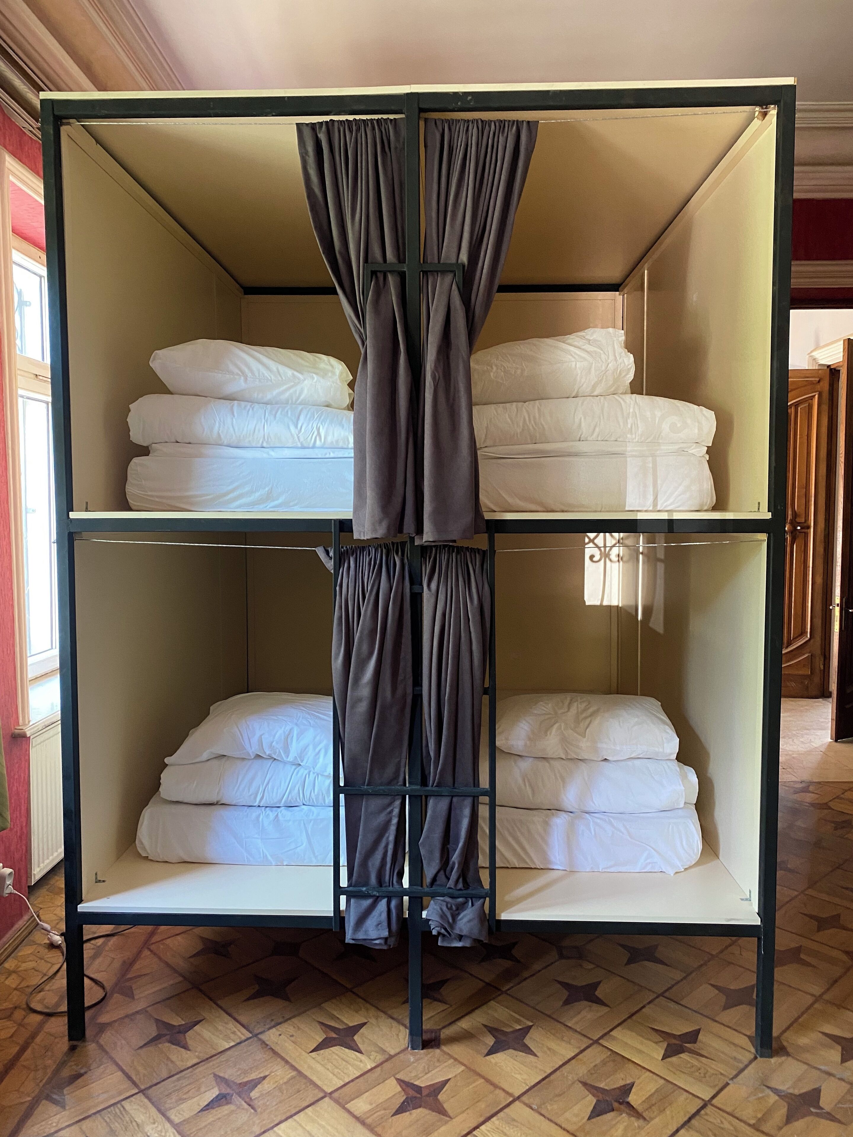 Karvi Hostel & Suites