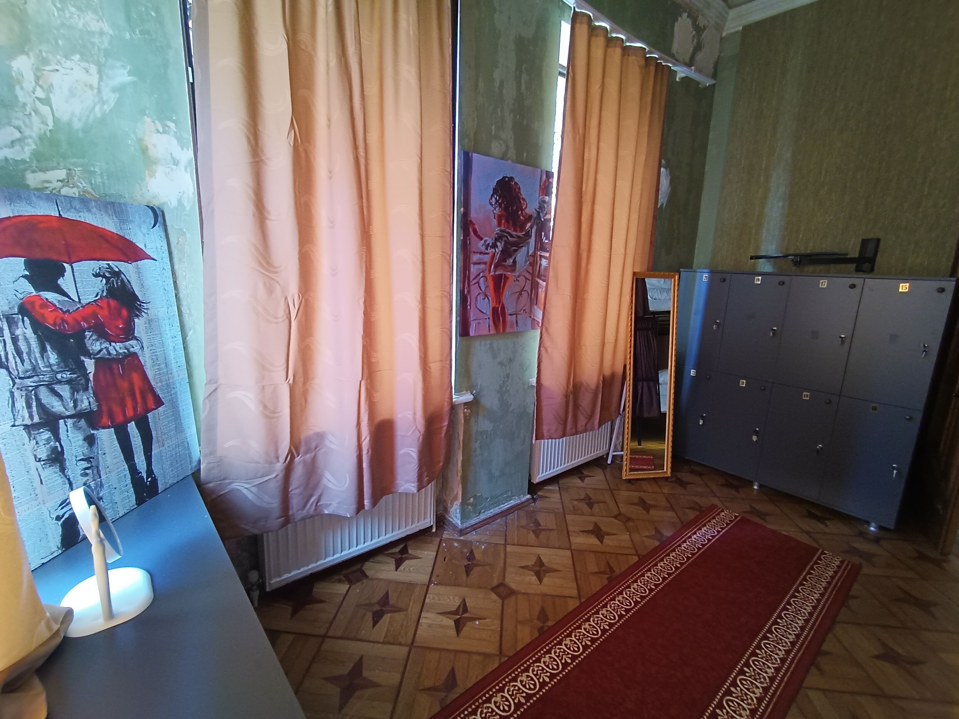 Karvi Hostel & Suites