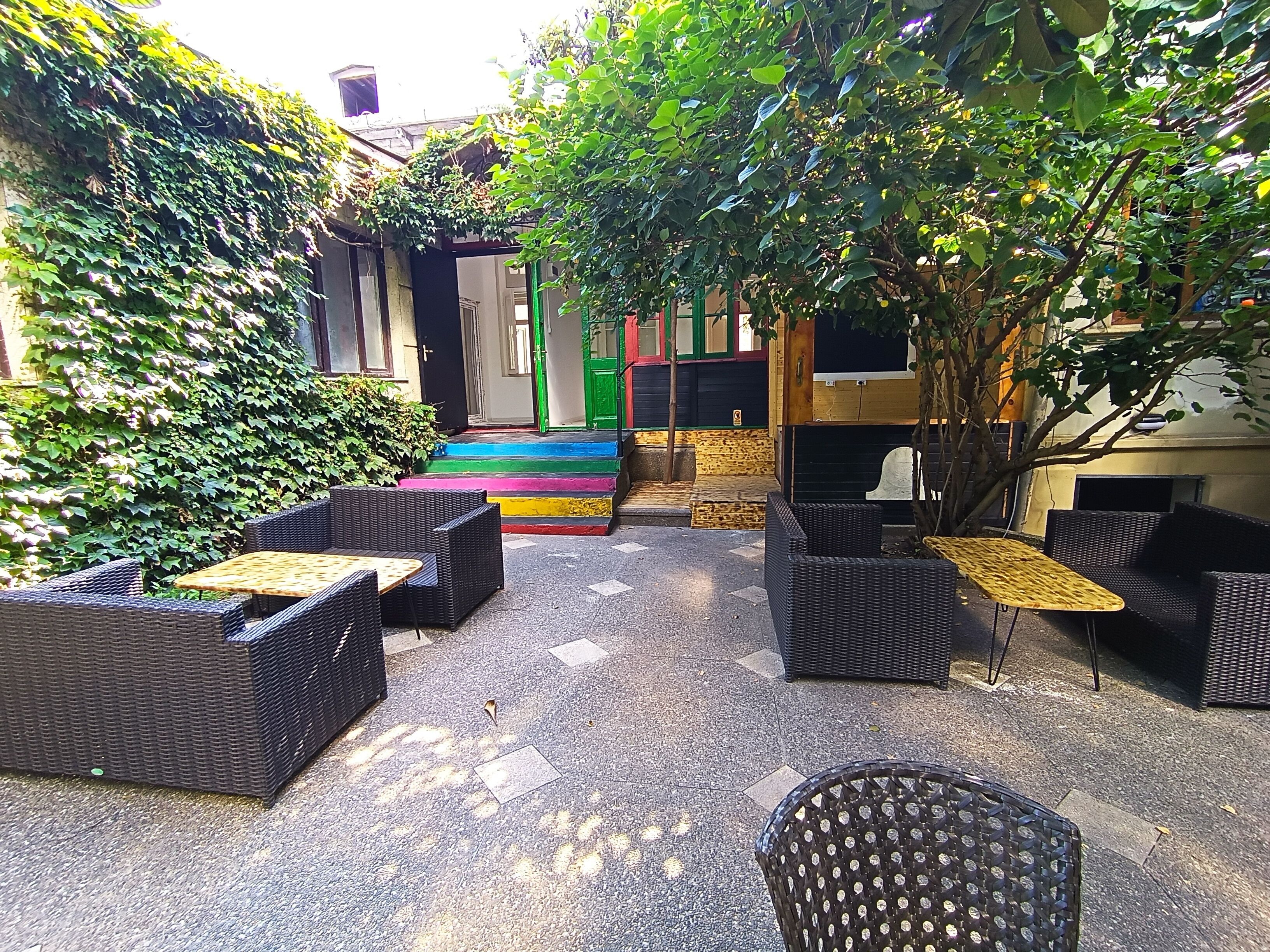 Karvi Hostel & Suites