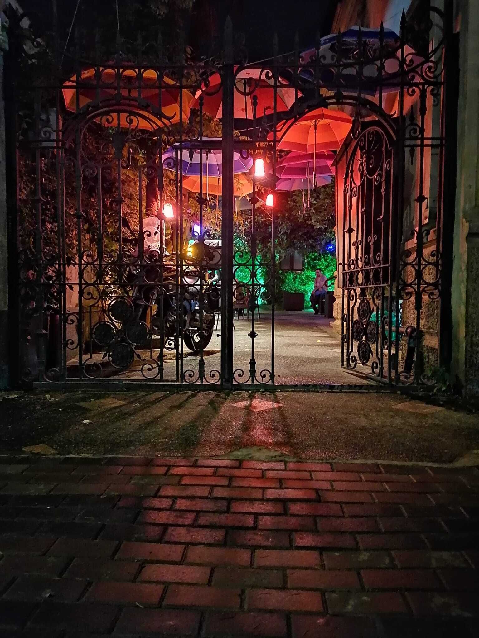 Karvi Hostel & Suites