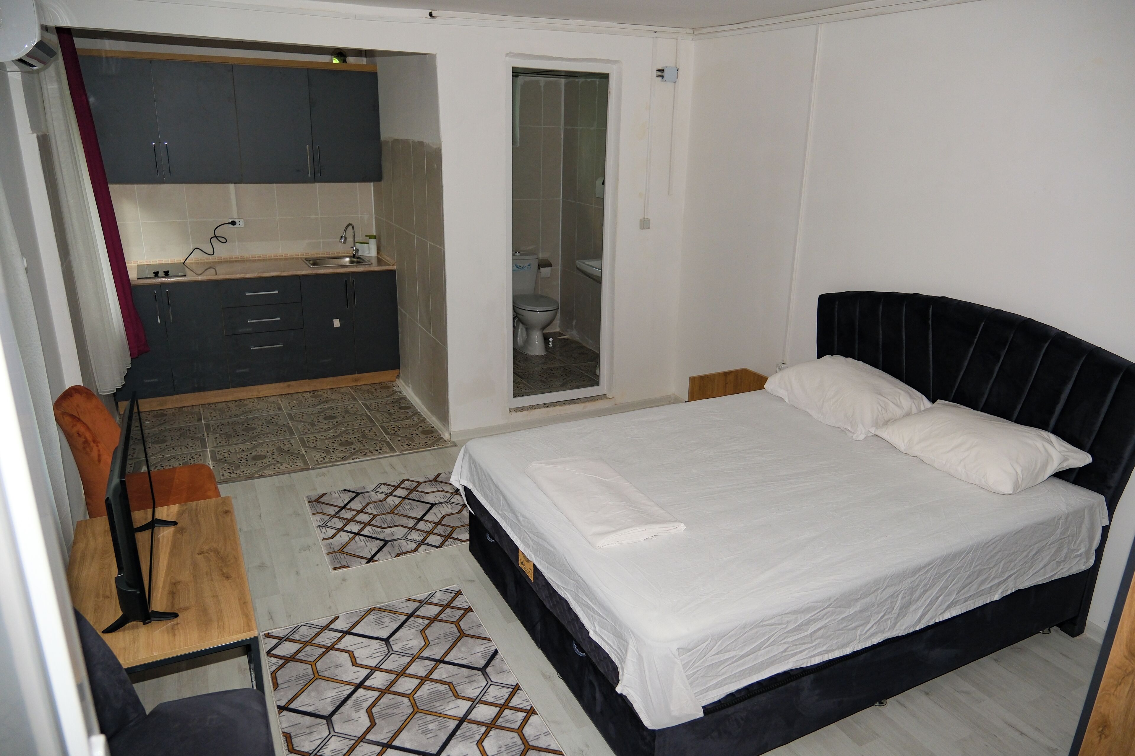 Karvi Hostel & Suites