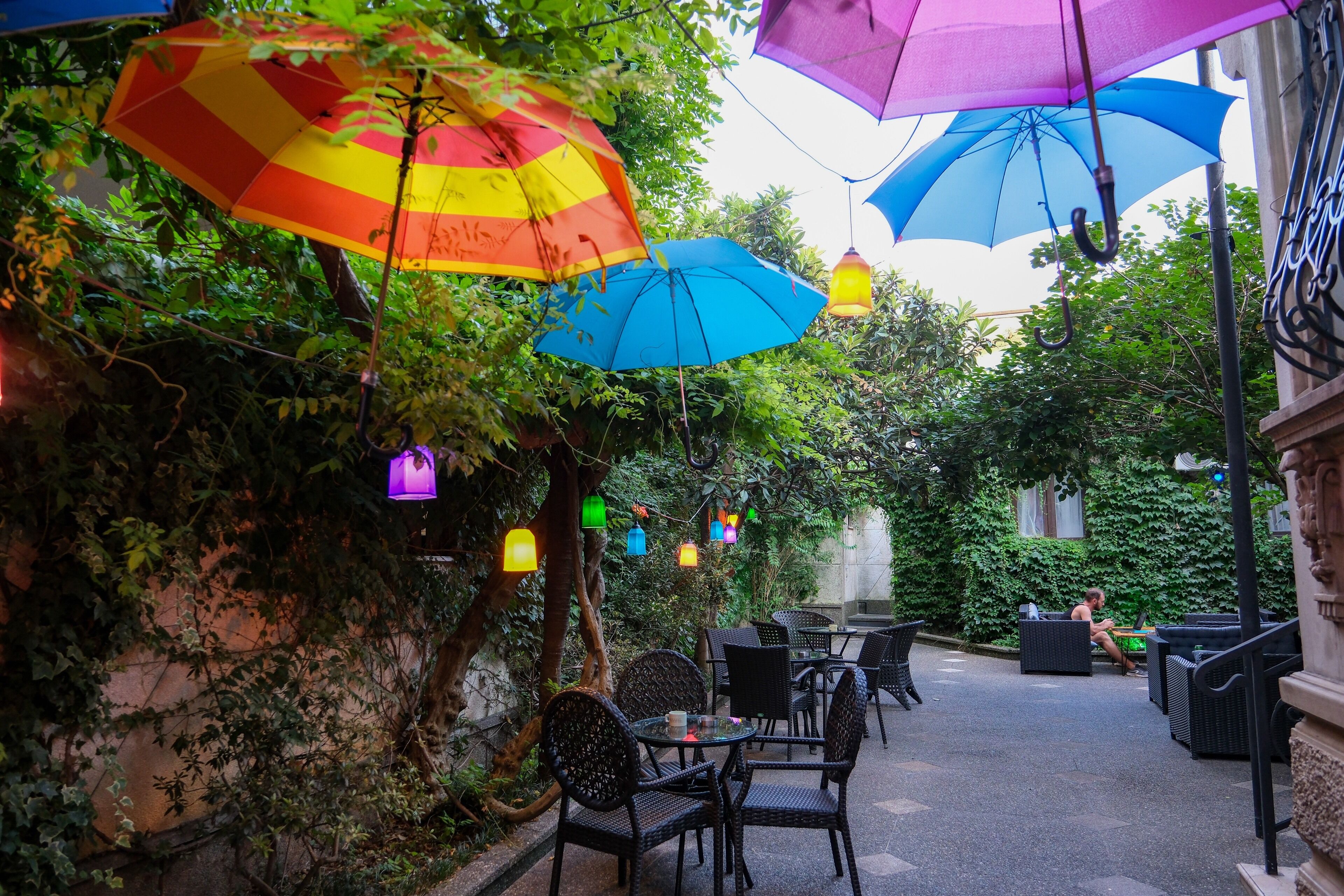 Karvi Hostel & Suites