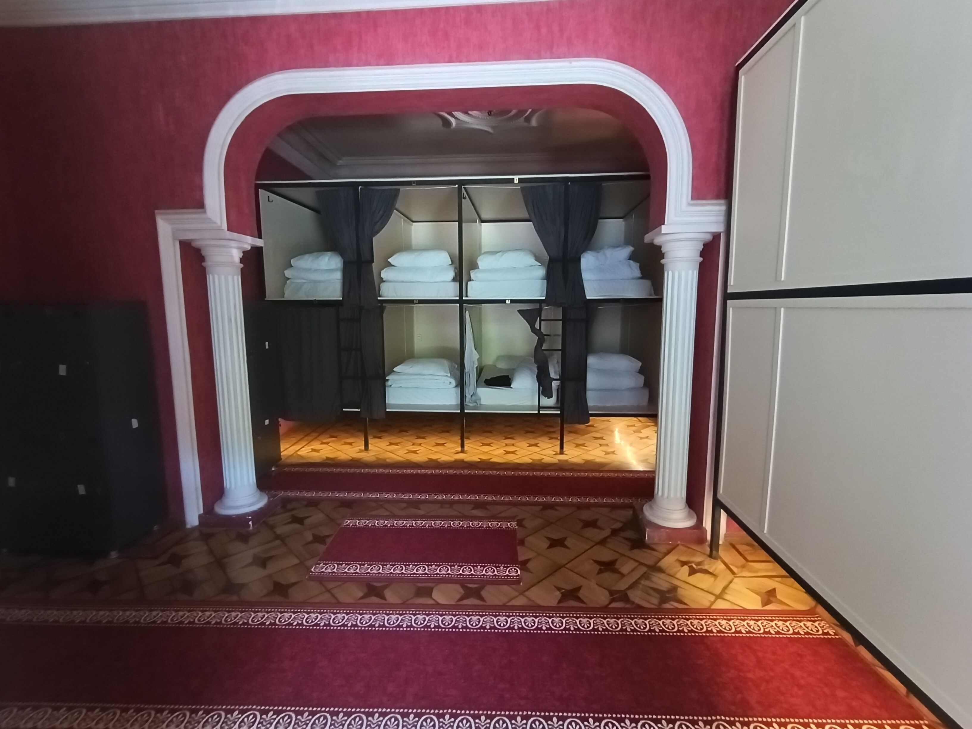 Karvi Hostel & Suites