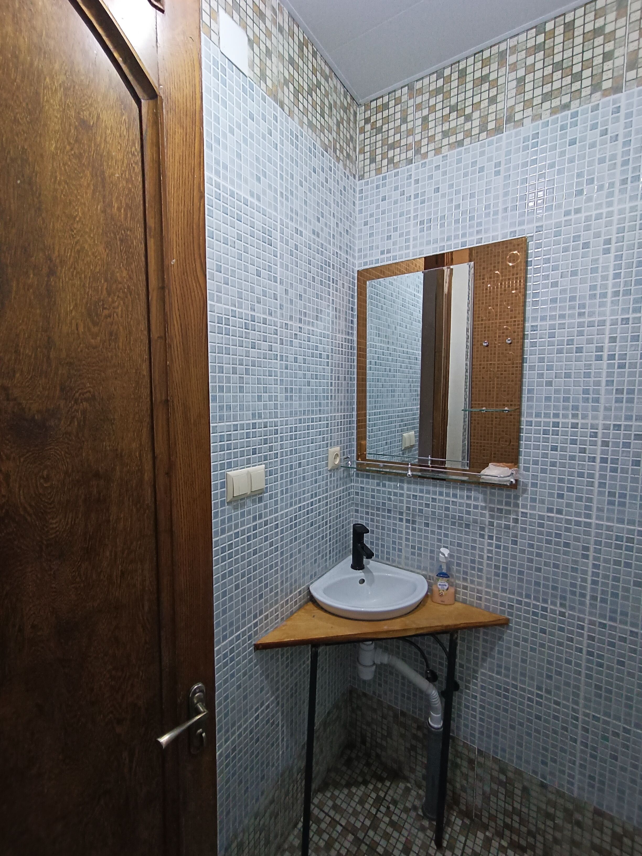 Karvi Hostel & Suites