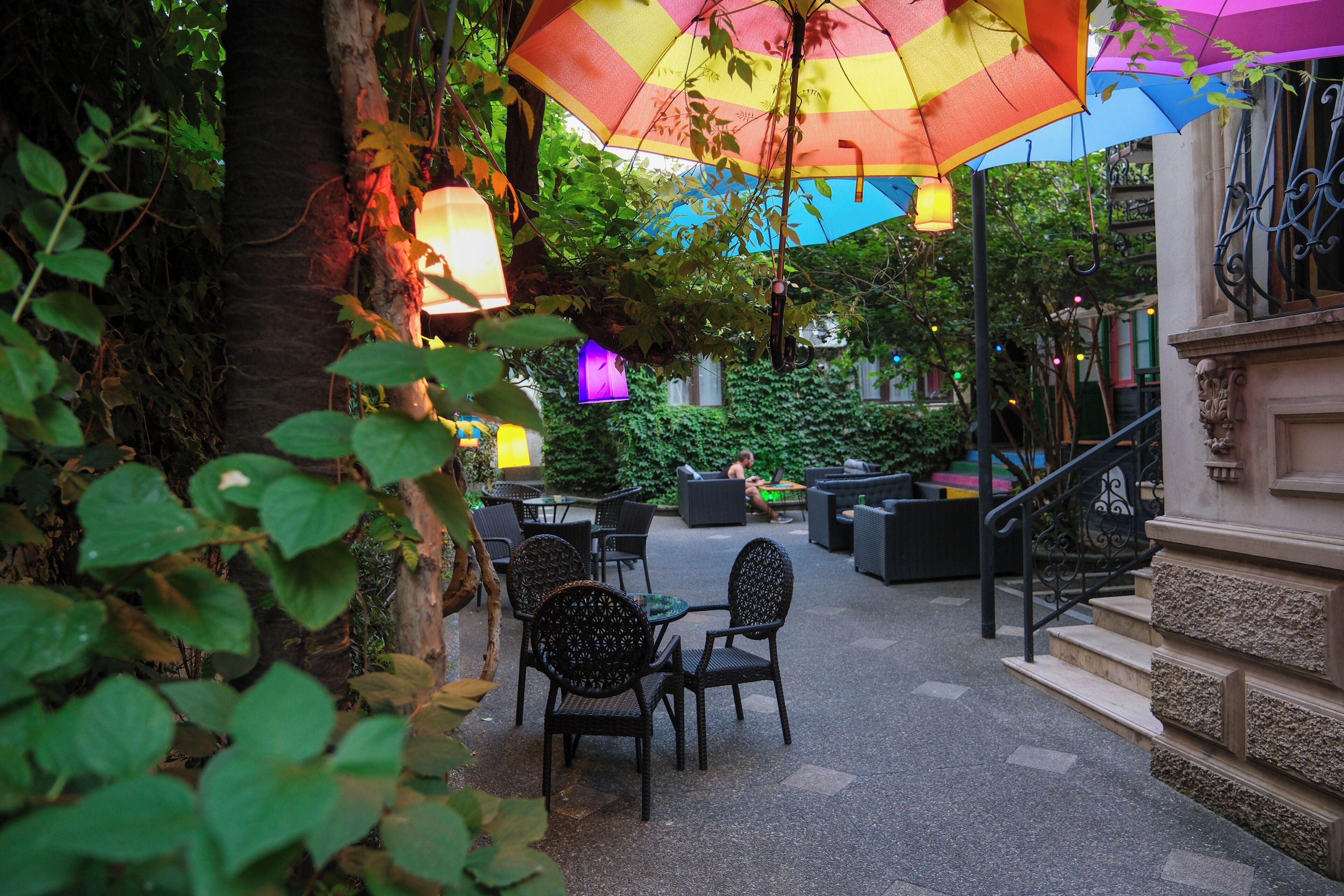 Karvi Hostel & Suites