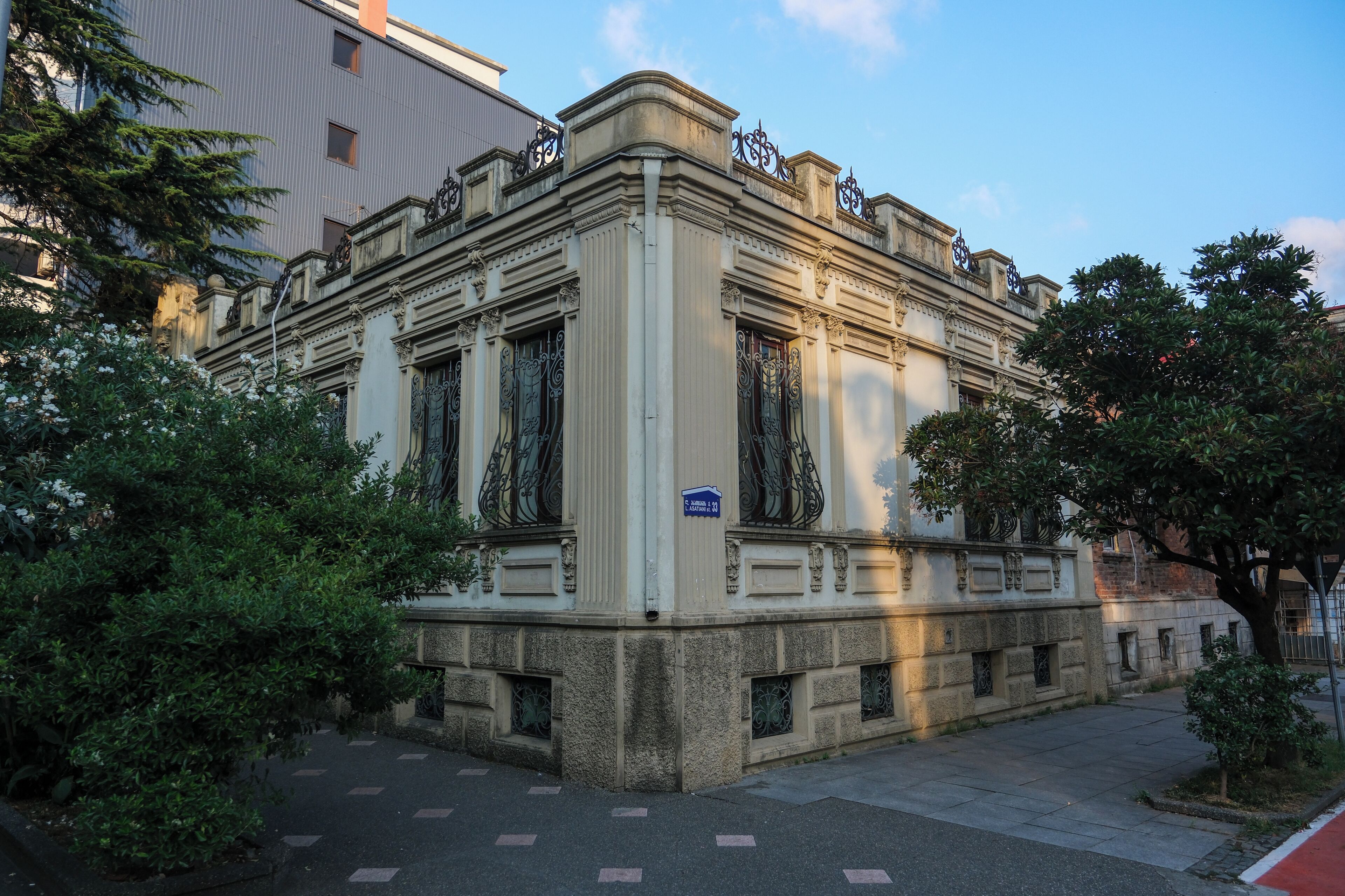 Karvi Hostel & Suites